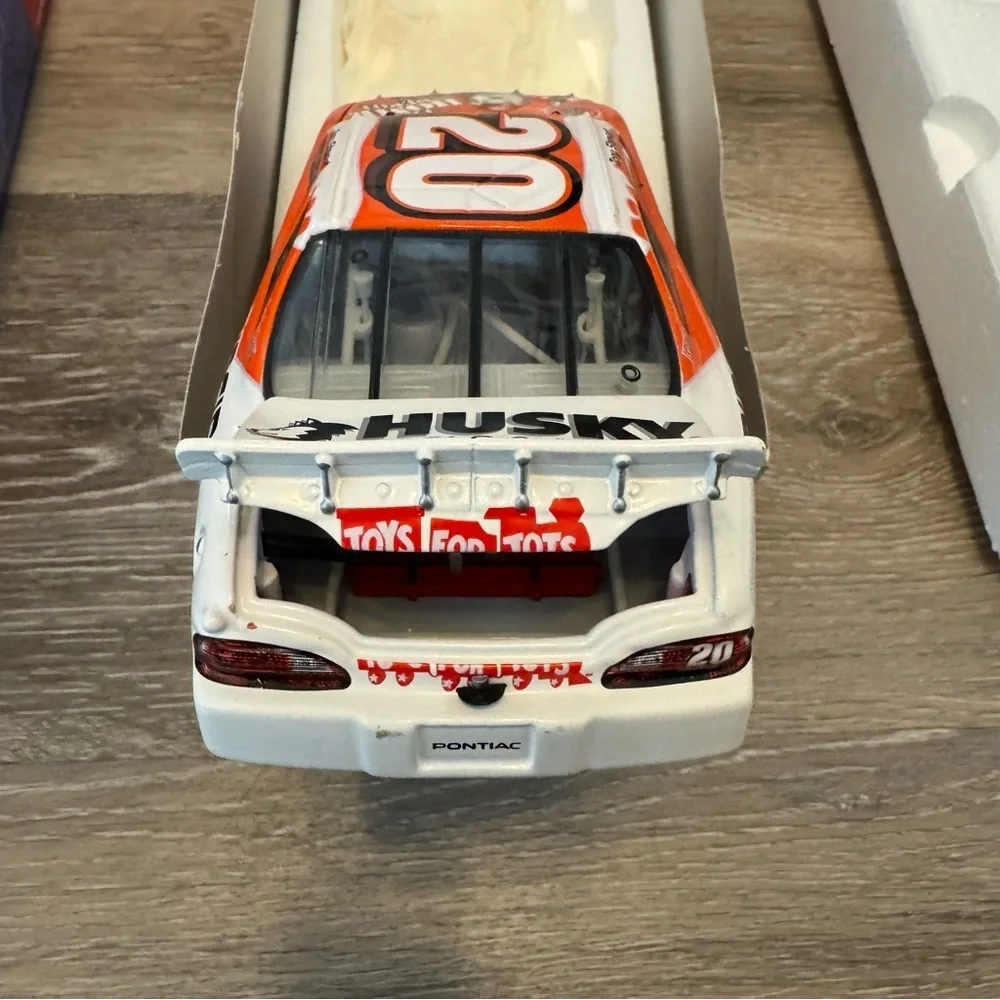 2001 Tony Stewart #20 Home Depot / Coca Cola Polar Bear - CWC 1/24 Scale Action
